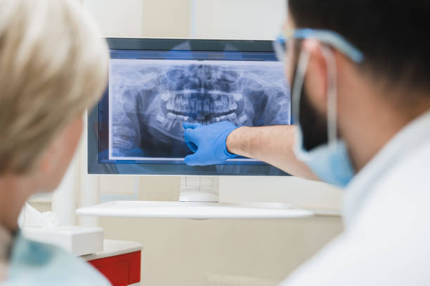 Paciente durante radiografía dental digital en clínica en Badajoz