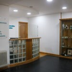Mostrador de recepción de la Clínica Dental Dres. Leopoldo Rebollo