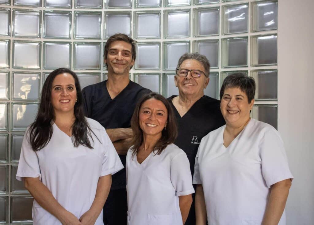 Equipo completo de la Clínica Dental Rebollo en Badajoz, especialistas en odontología y atención personalizada.
